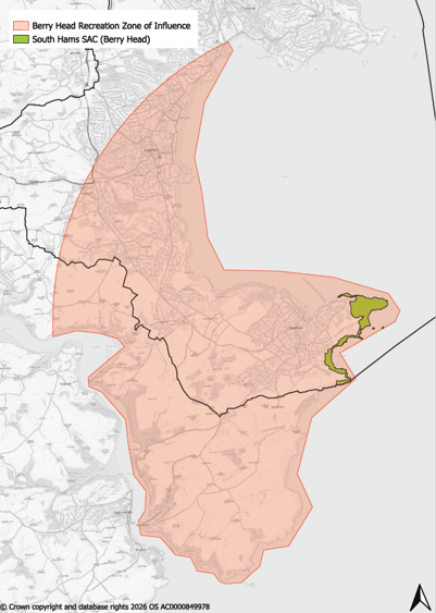 Berry Head to Sharkham Point Zone of Influence where new dwellings or tourist accommodation is likely to result in increased recreational impacts on the SAC. The plan shows a shaded section as a radius from Berry Head. The zone outer edge arcs from Torre Abbey sands to Sandridge on the river Dart covering southern Torbay.